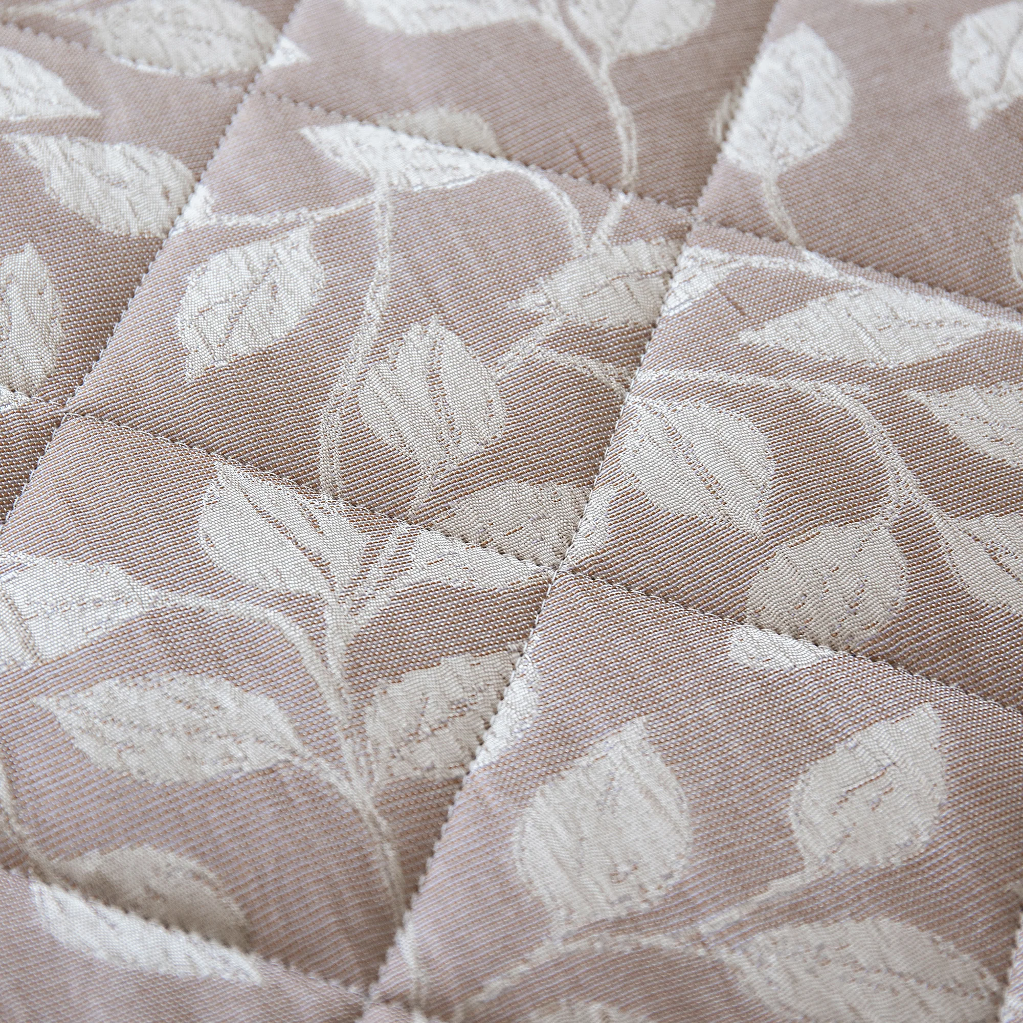 Velosso Luxury Jacquard Leaves Blush Quilted Bedspread Set - Image 4