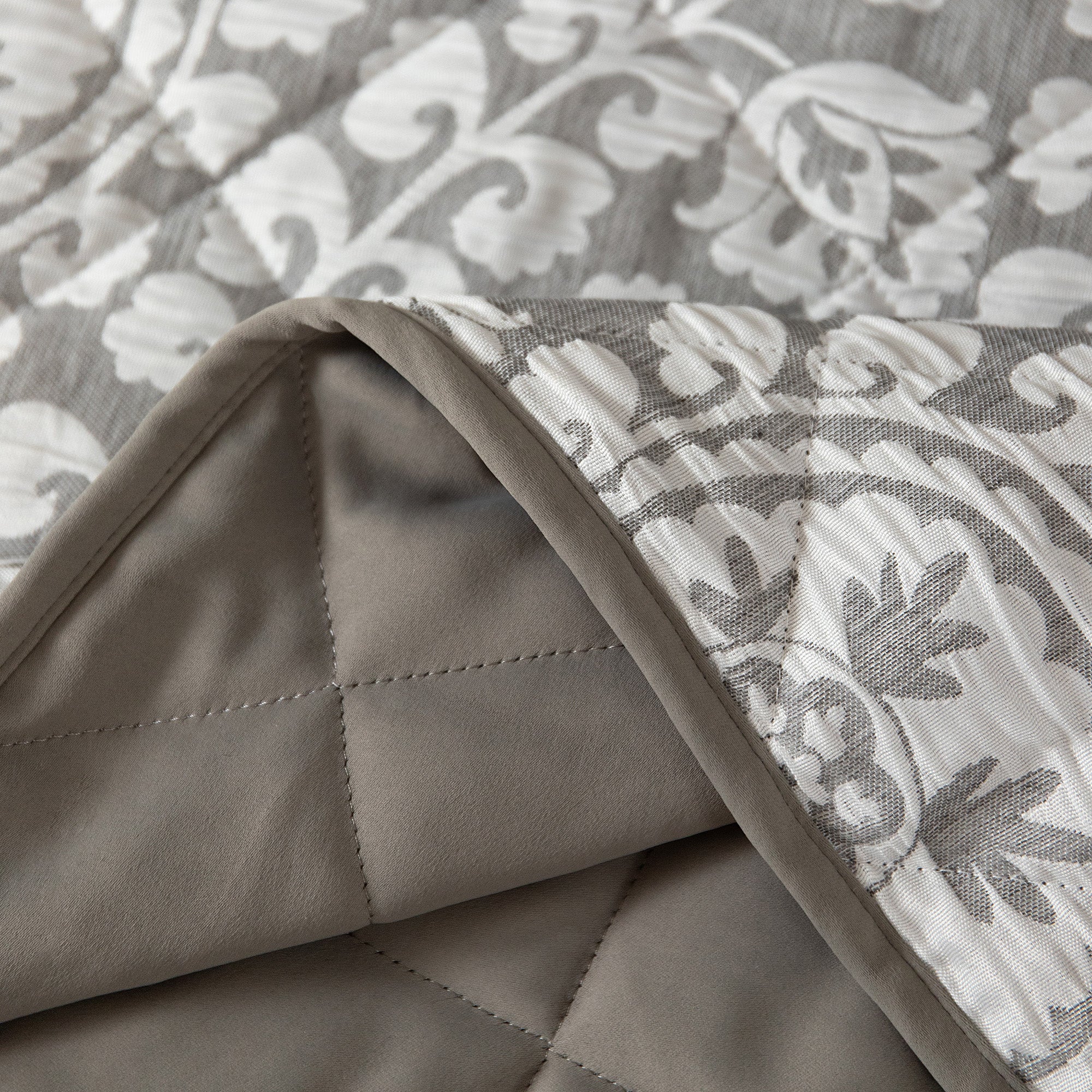 Velosso Matteo Luxury Jacquard Bedspread Set - Image 3
